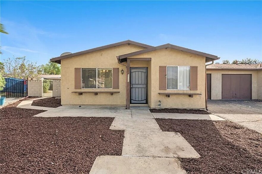 FRONT/YARD - 2133 Casita Ct