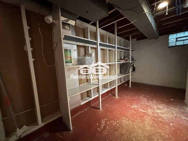 Building Photo - Available now - Beautifully Updated 4 Bedr...