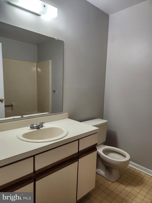 Building Photo - 39 5 Crown Royal Cir