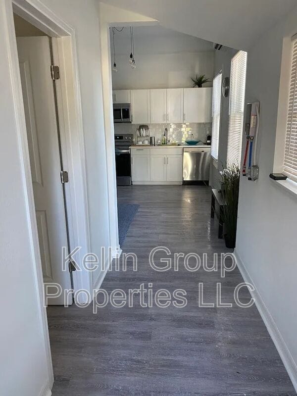 Building Photo - 308 W Amelia Ave