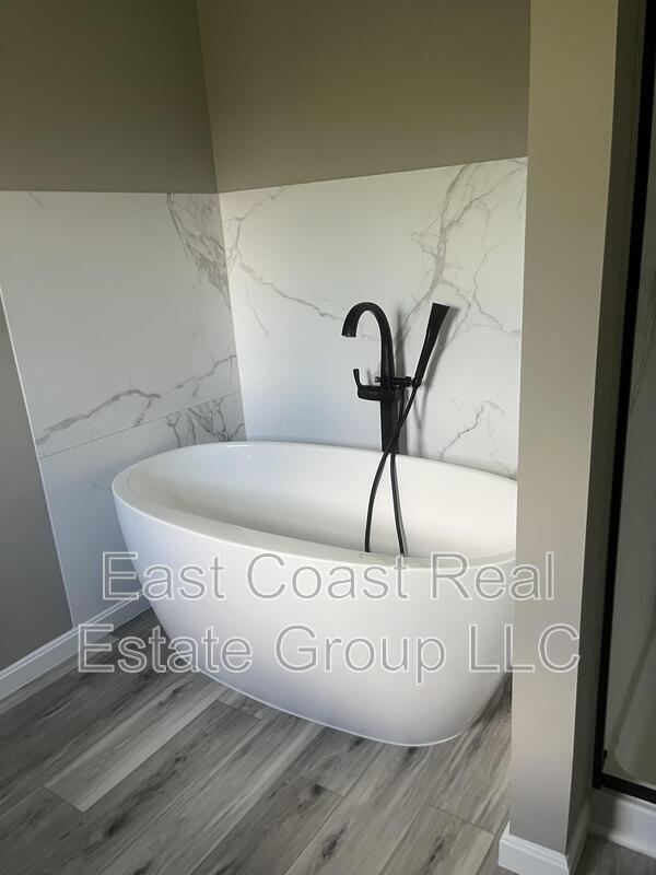 Building Photo - 18061 Crampton Ln