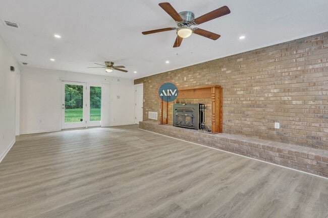 Building Photo - Rare opportunity minutes away from Savannah - 3-bedroom/2-bathroom home Move In Today!