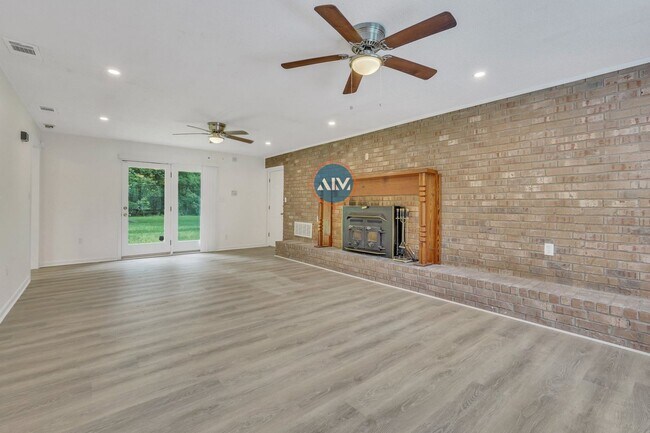 Building Photo - Rare opportunity minutes away from Savannah - Move In Today!