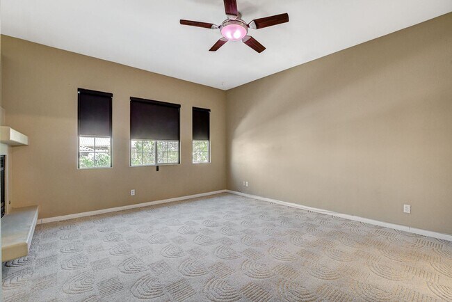 Building Photo - 5 BDR/ 4.5 BTH, Triple Master Home including pool & spa!