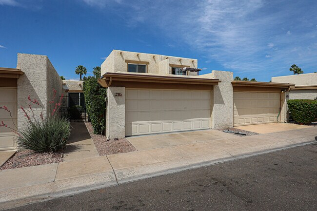 Building Photo - 238 W Maya Dr