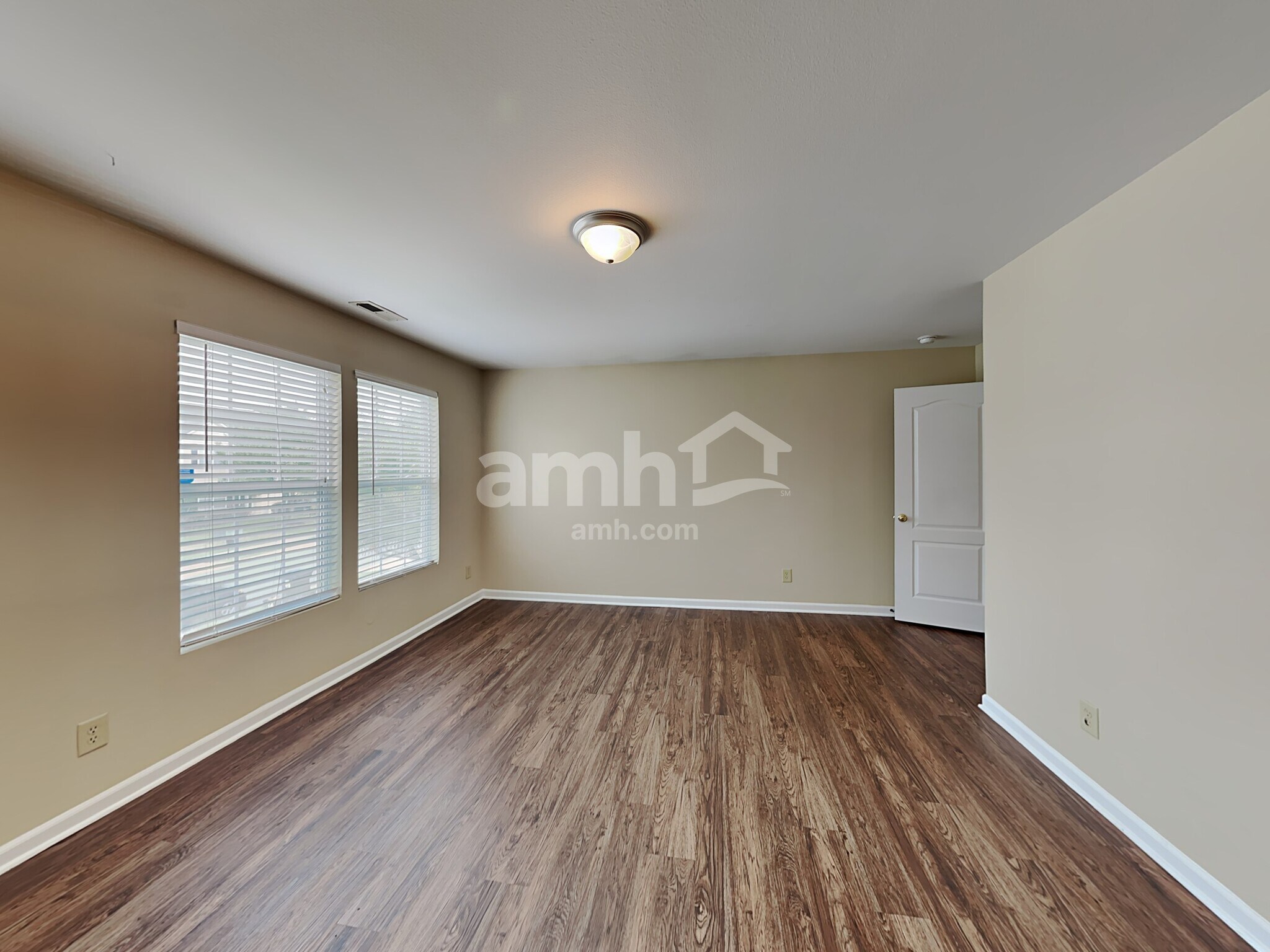 Building Photo - 911 Swearngan Ridge Ct