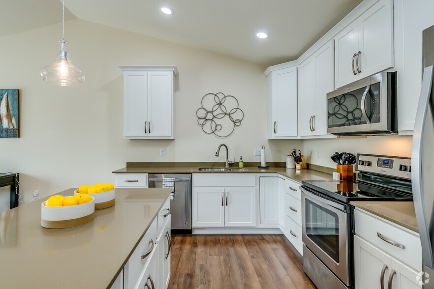 2 BR, 2 BA - 1,144SF - The Portscape Apartments