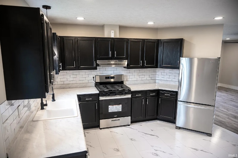 Building Photo - 916 E Dixon St