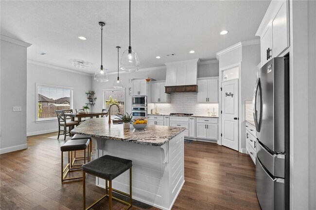 Building Photo - 230 Bequette Ln