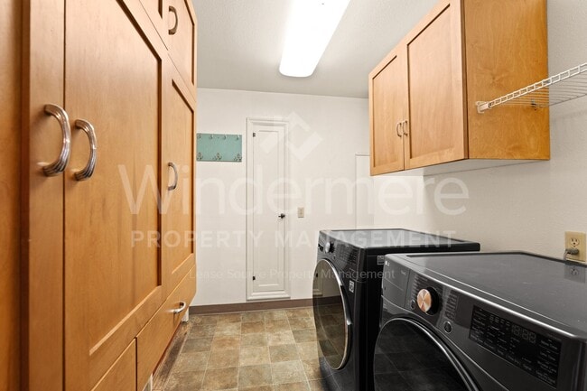 Building Photo - South Hill Charm