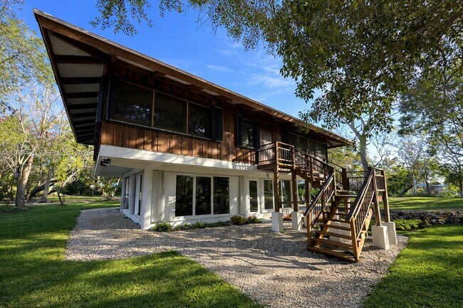 Building Photo - 17010 SW 77th Ave