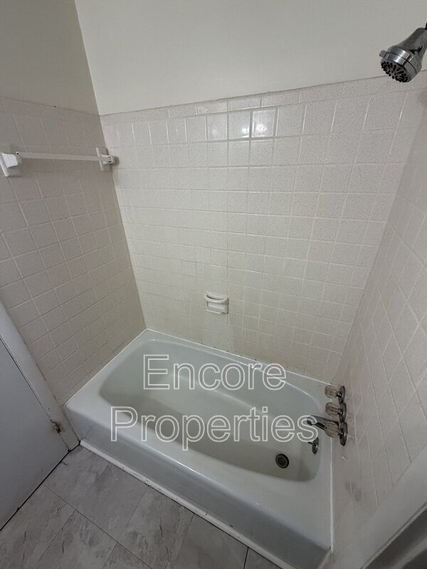 Building Photo - 1502 Larson St