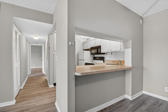 Building Photo - 629 Sea Pine Way