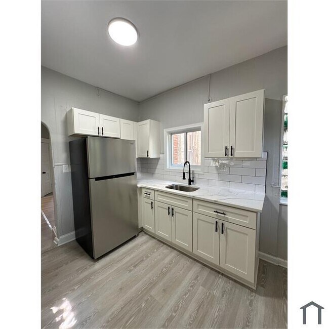 Building Photo - 3 Bedroom with Basement