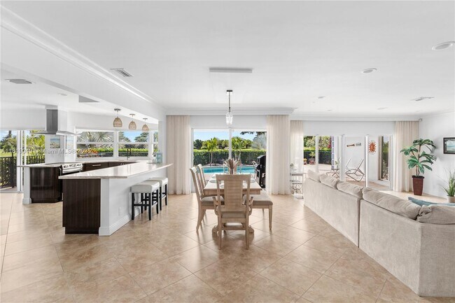 Building Photo - 4902 N Travelers Palm Ln