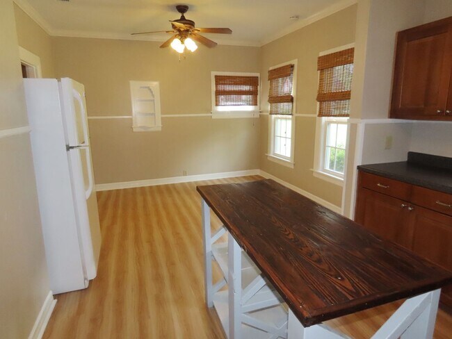 Building Photo - Charming 2 Bedroom, 2 Bath Home - Water & ...
