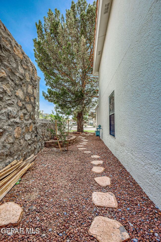 Building Photo - 6205 Brisa Del Mar Dr