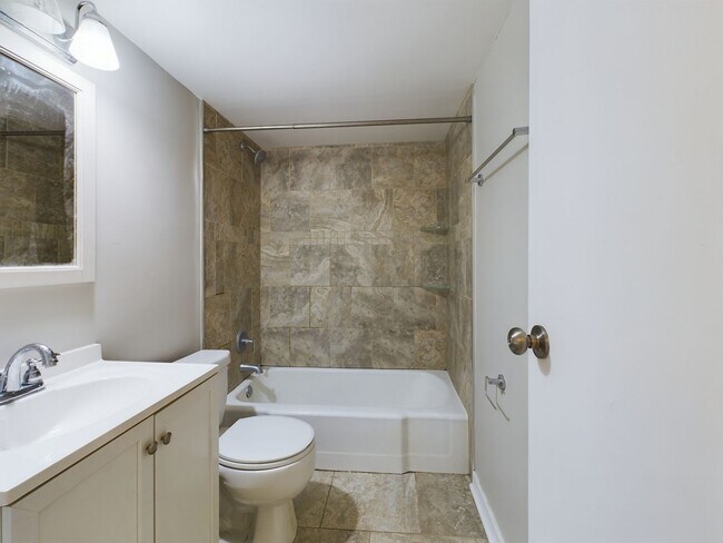 Building Photo - 2513 Libbie Ave