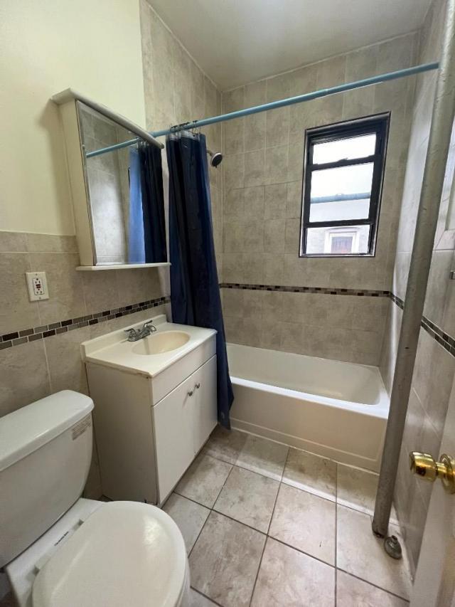 Building Photo - 2 bedroom in Sunnyside NY 11104