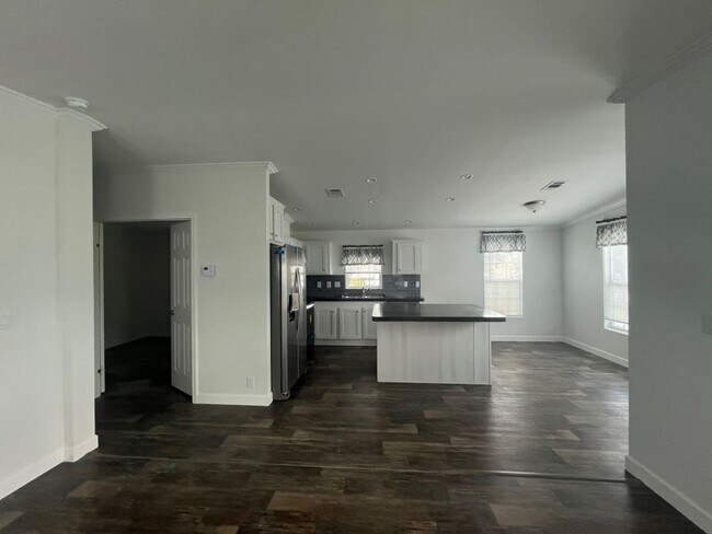 Building Photo - 587 Leopard Ln