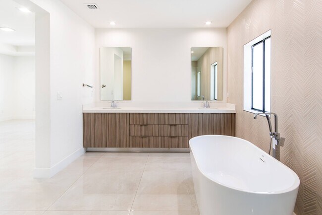 Building Photo - 2030 SW 145th Ave