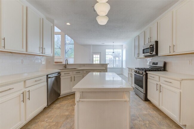 Building Photo - 16464 Beewood Glen Dr