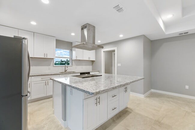 Building Photo - 4 Augusta Dr