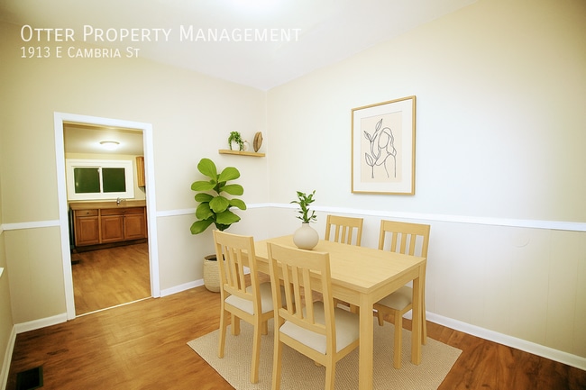 Building Photo - 1913 E Cambria St