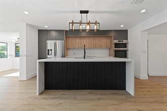 Building Photo - 1516 SW 30th Terrace