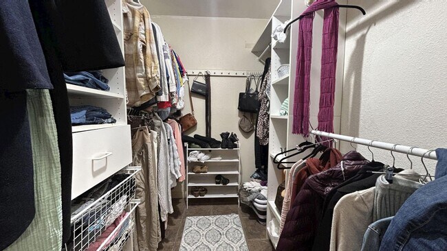 Building Photo - Spacious 4 Bedroom, 3 Bathroom Redlands Home!