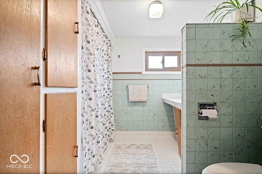 Building Photo - 636 S Broadway St