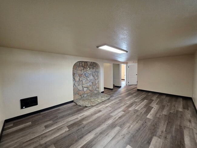 Building Photo - 208 Jadwin Ave