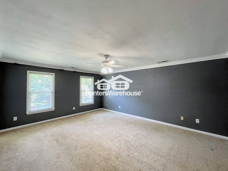 Building Photo - 1006 Fairway Dr
