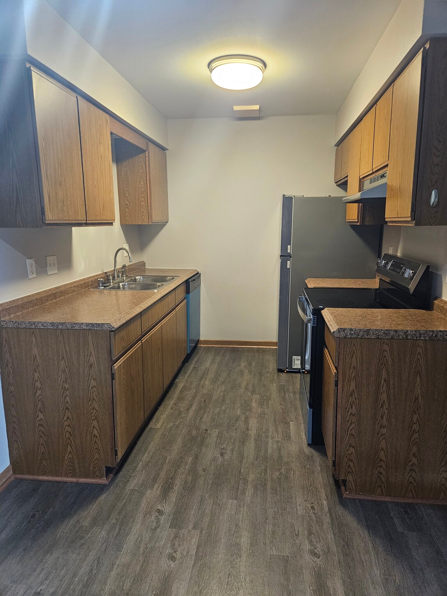 Building Photo - 2035 Sylvan Way