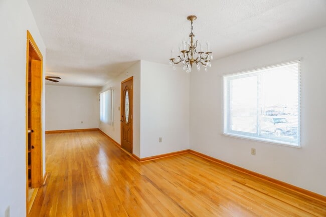 Building Photo - Roomy 3 Bedroom Home with Two Living Spaces