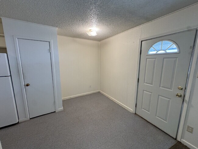 Building Photo - MOVE IN SPECIAL- Cozy 2-Bedroom Unit in Lubbock – Ideal for Urban Living!