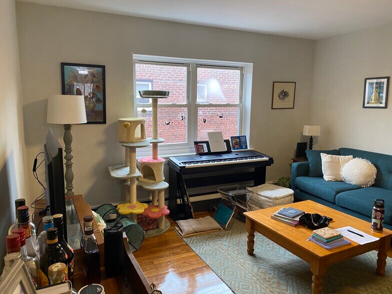 Building Photo - 63 Selkirk Rd