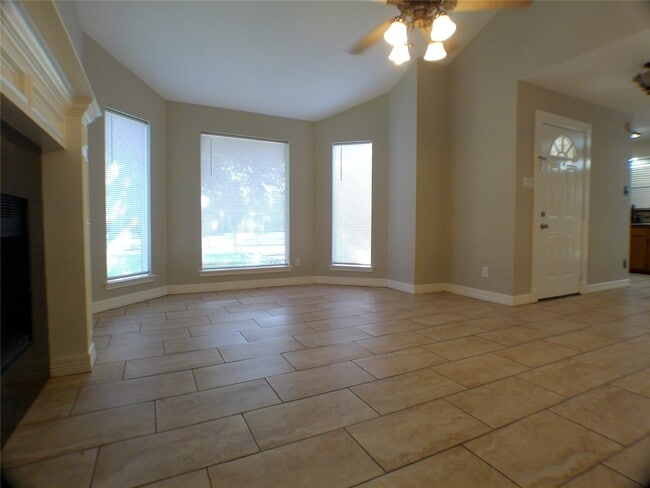 Building Photo - 4422 Haiti Ln