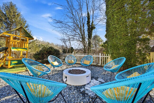 Building Photo - 12 Apple Tree Way