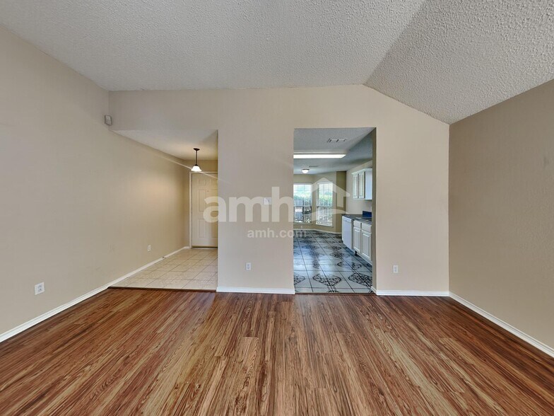 Building Photo - 8432 Odell St
