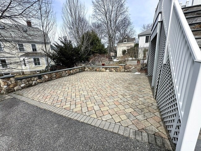 Building Photo - 15 Waban St