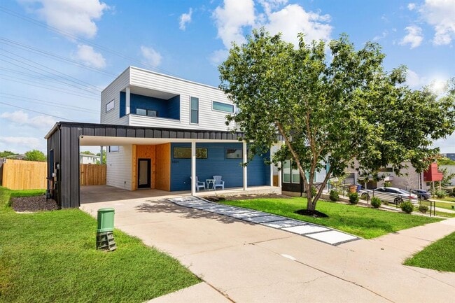 Building Photo - 5809 Toscana Ave