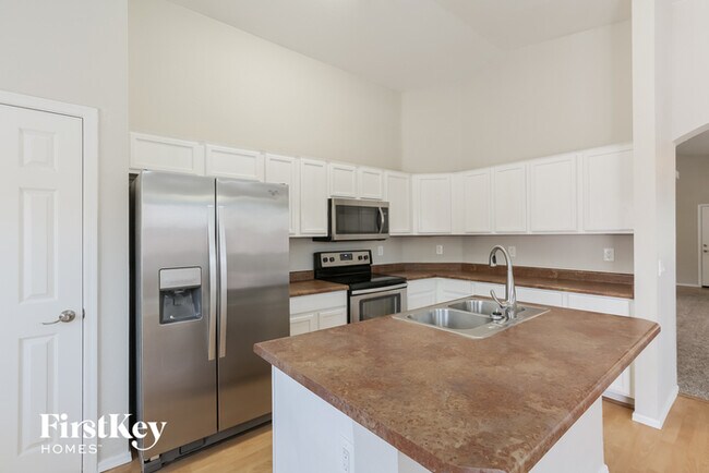 Building Photo - 3141 W Sunland Ave