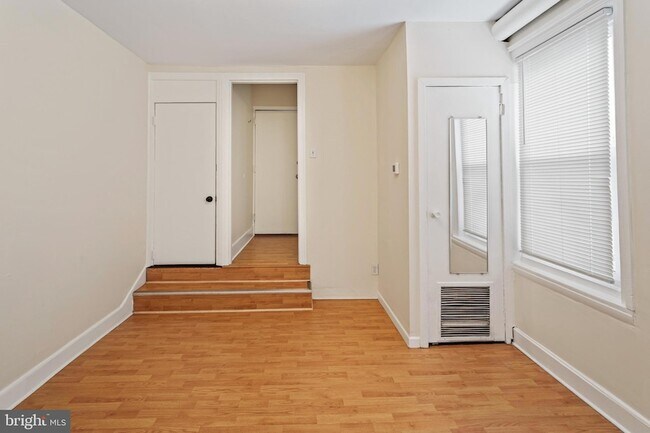 Building Photo - 2223 Frankford Ave