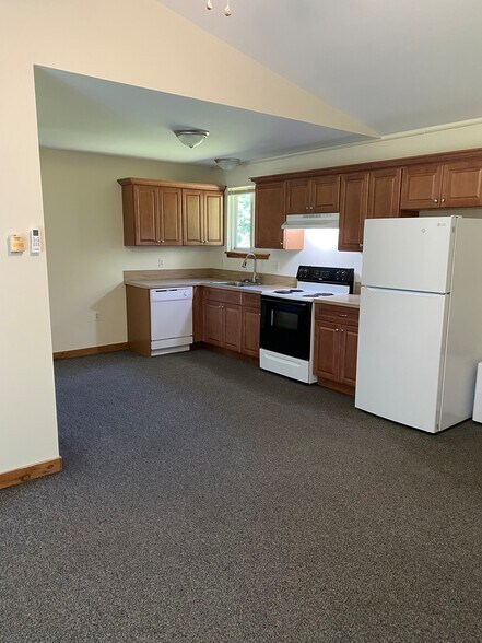 Building Photo - 141 Lillibridge Ave