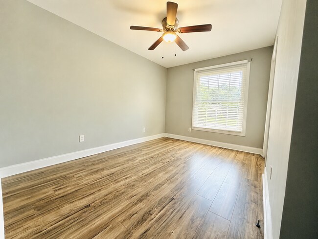 Building Photo - 128 S Wrenwood Dr