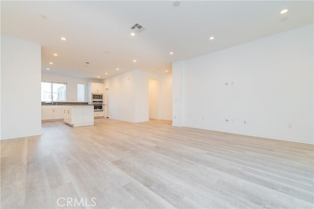 Building Photo - 103 Schick