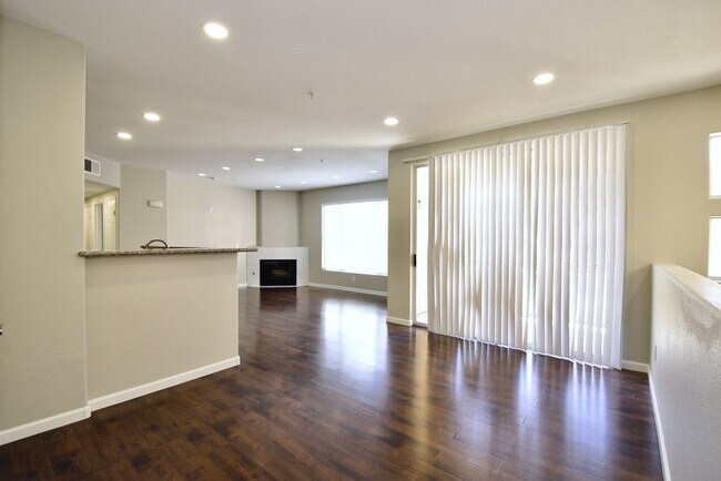 Building Photo - UPGRADED LOVELY 2 BED 2 BATH CONDO AT VISTANA