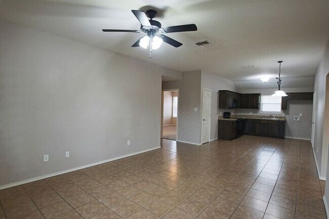 Building Photo - Tour Today!: 2 Bedroom 2 Bath Duplex in Lindale!