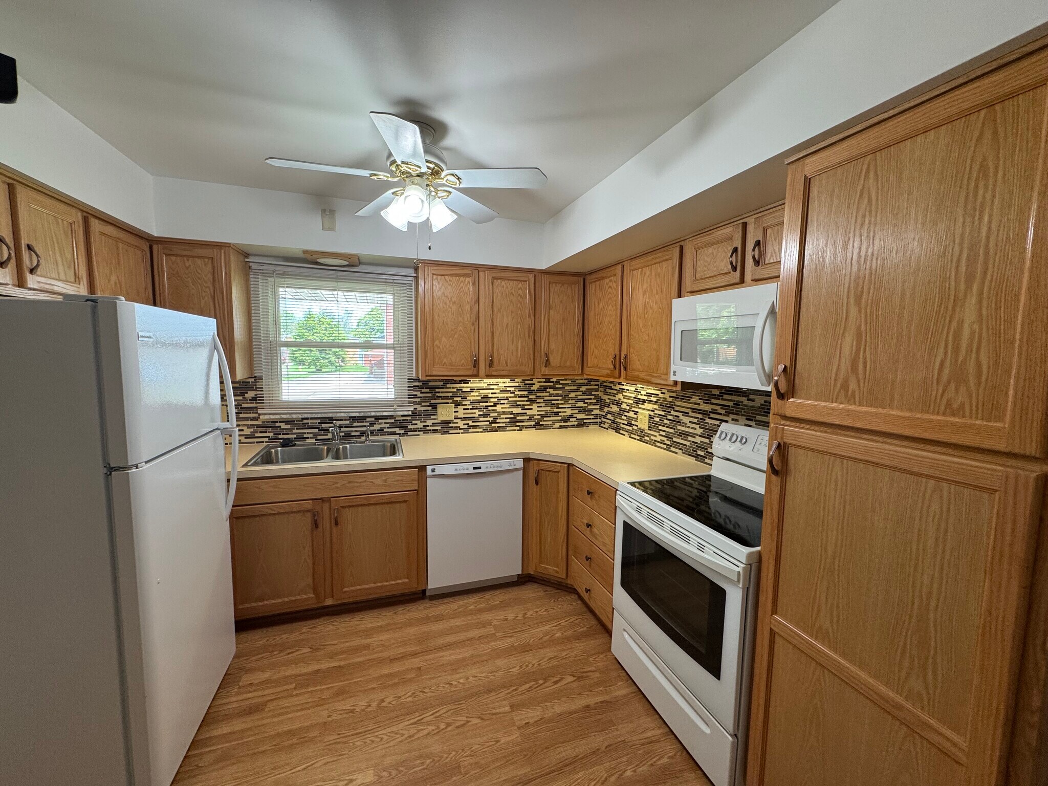 Kitchen - 270 Kenridge Rd